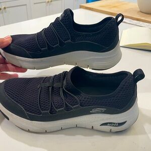 Skechers ArchFit Womens Sneaker Size 8.5 Black